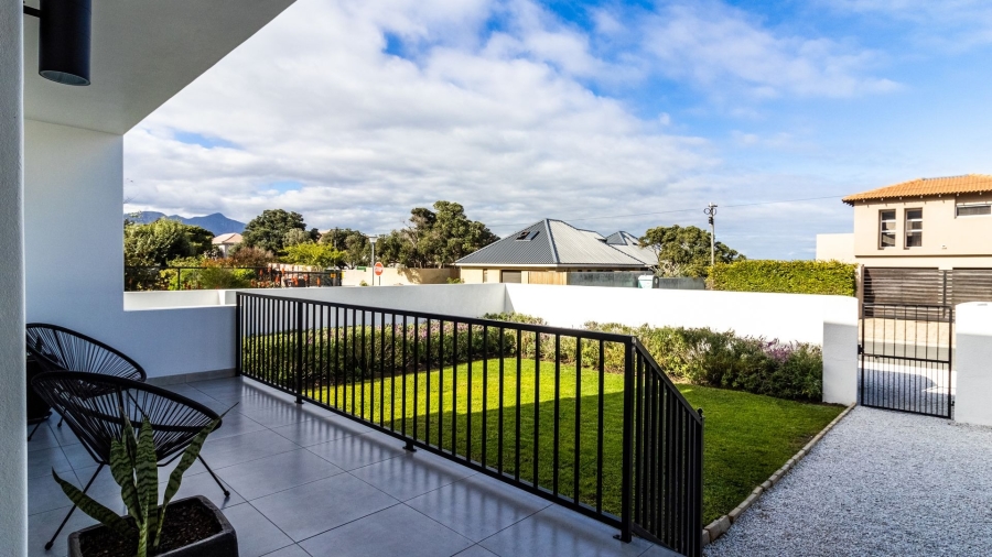 9 Bedroom Property for Sale in Westcliff Western Cape